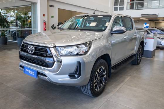 TOYOTA HILUX 2.8 D-4D TURBO DIESEL CD SRV 4X4 AUTOMÁTICO TOYOTA HILUX 2.8 D-4D TURBO DIESEL CD SRV 4X4 AUTOMÁTICO